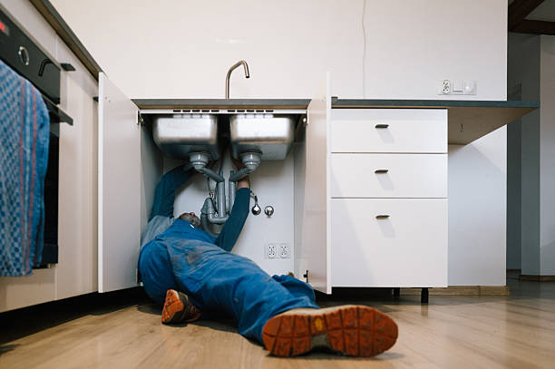 Professional Emergency Plumber technician working in Gilmer, TX